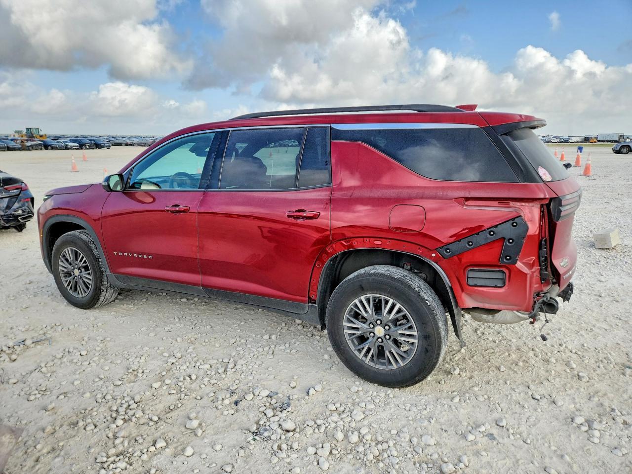 1GNERGKS8TJ136630 2026 CHEVROLET TRAVERSE photo no. 2