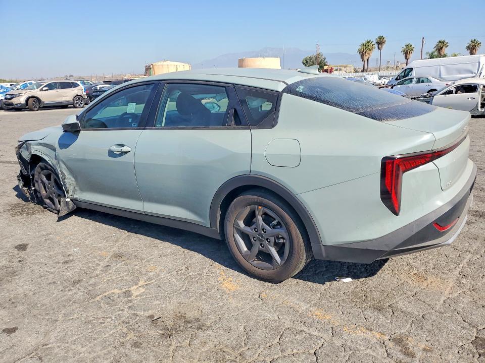 2025 KIA K4 LXS — Фото 2 из 12