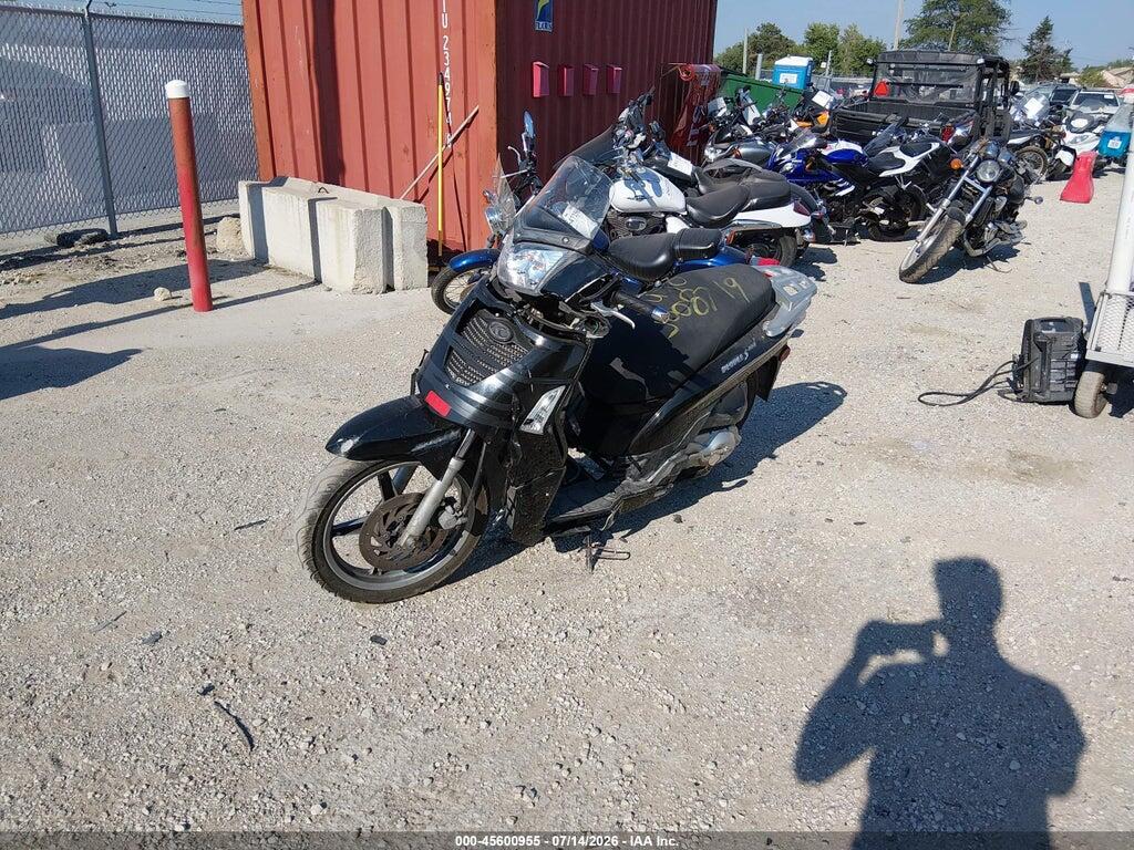 RFBD1H1169B250710 2009 KYMCO USA INC PEOPLE photo no. 2
