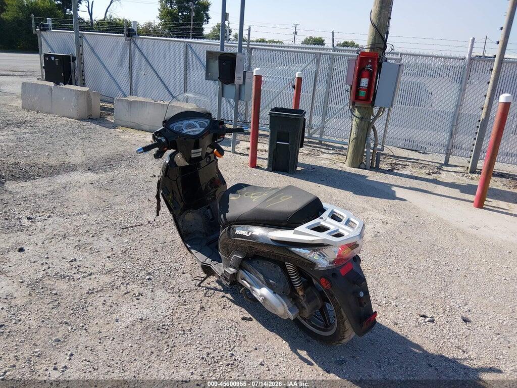 RFBD1H1169B250710 2009 KYMCO USA INC PEOPLE photo no. 3