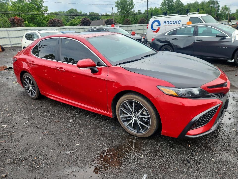 2022 TOYOTA CAMRY SE — Фото 4 из 12