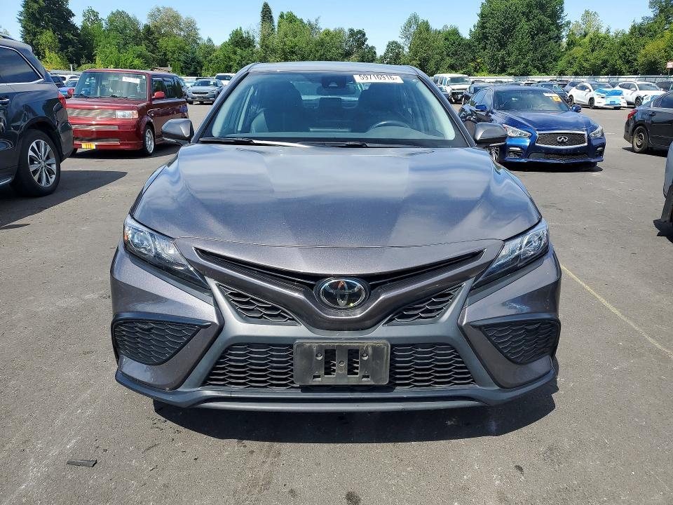 2022 TOYOTA CAMRY SE — Фото 5 из 13
