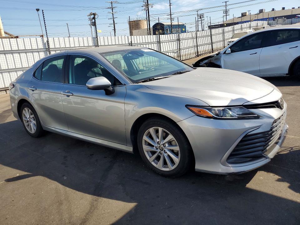 2022 TOYOTA CAMRY LE — Фото 4 из 12