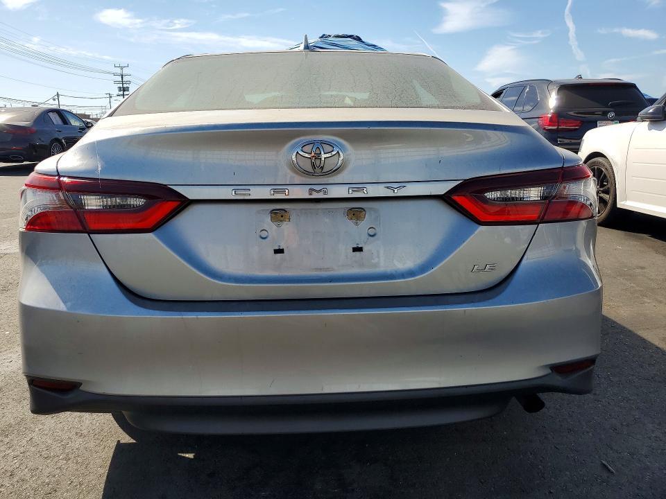 2022 TOYOTA CAMRY LE — Фото 6 из 12