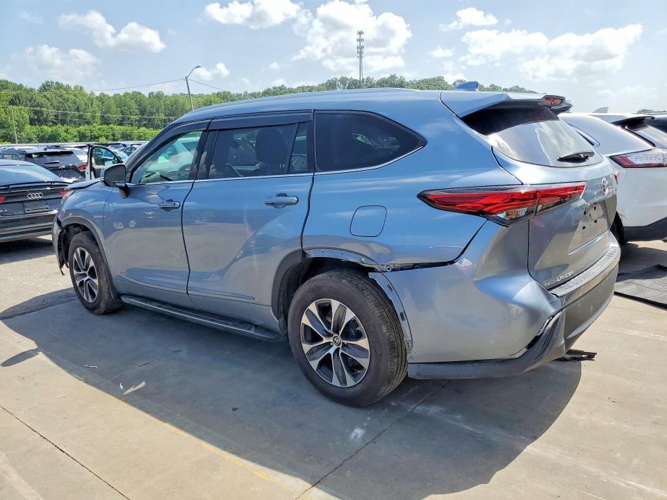 2022 TOYOTA HIGHLANDER XLE — Фото 2 из 14
