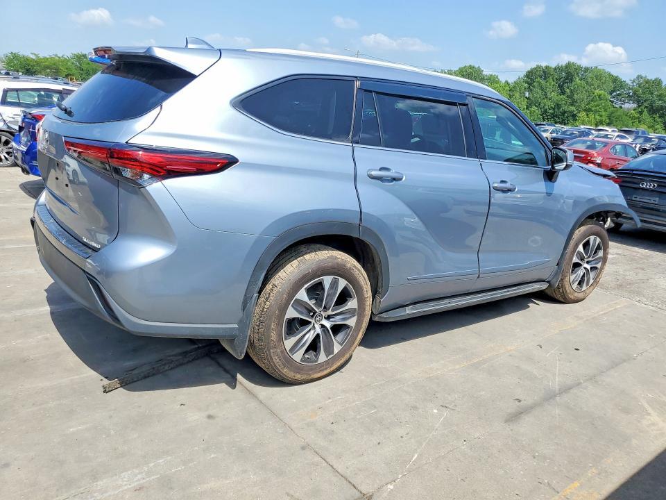 2022 TOYOTA HIGHLANDER XLE — Фото 3 из 14