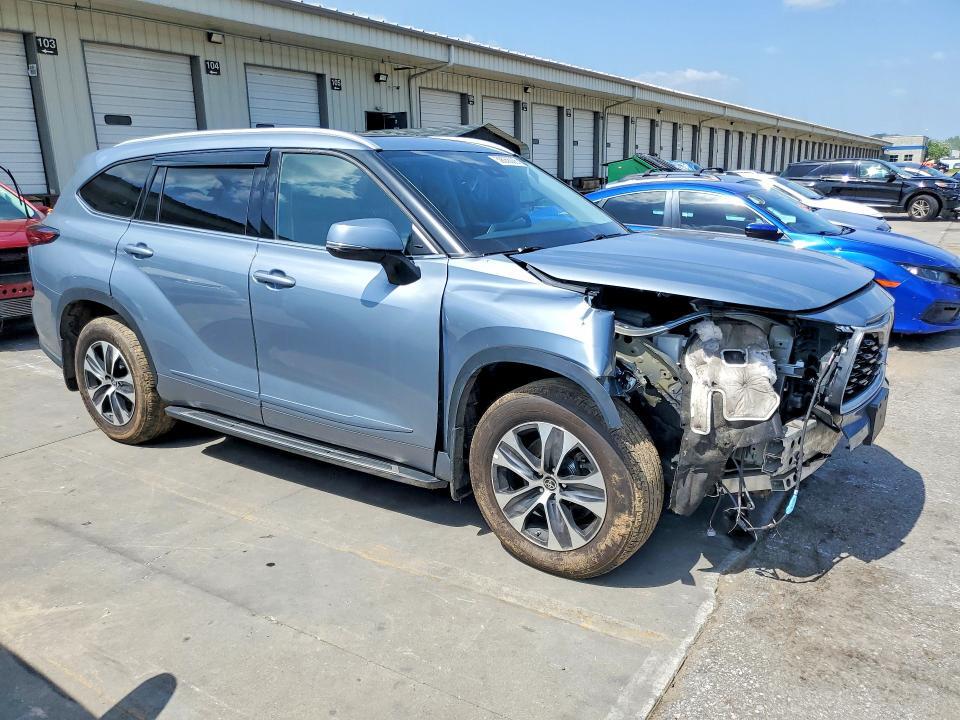 2022 TOYOTA HIGHLANDER XLE — Фото 4 из 14