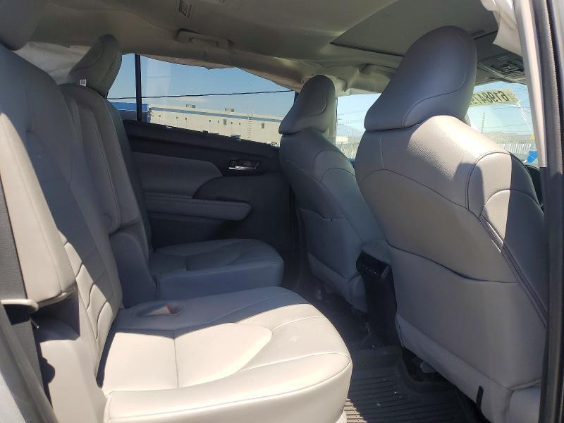 2022 TOYOTA HIGHLANDER HYBRID XLE — Фото 11 из 13