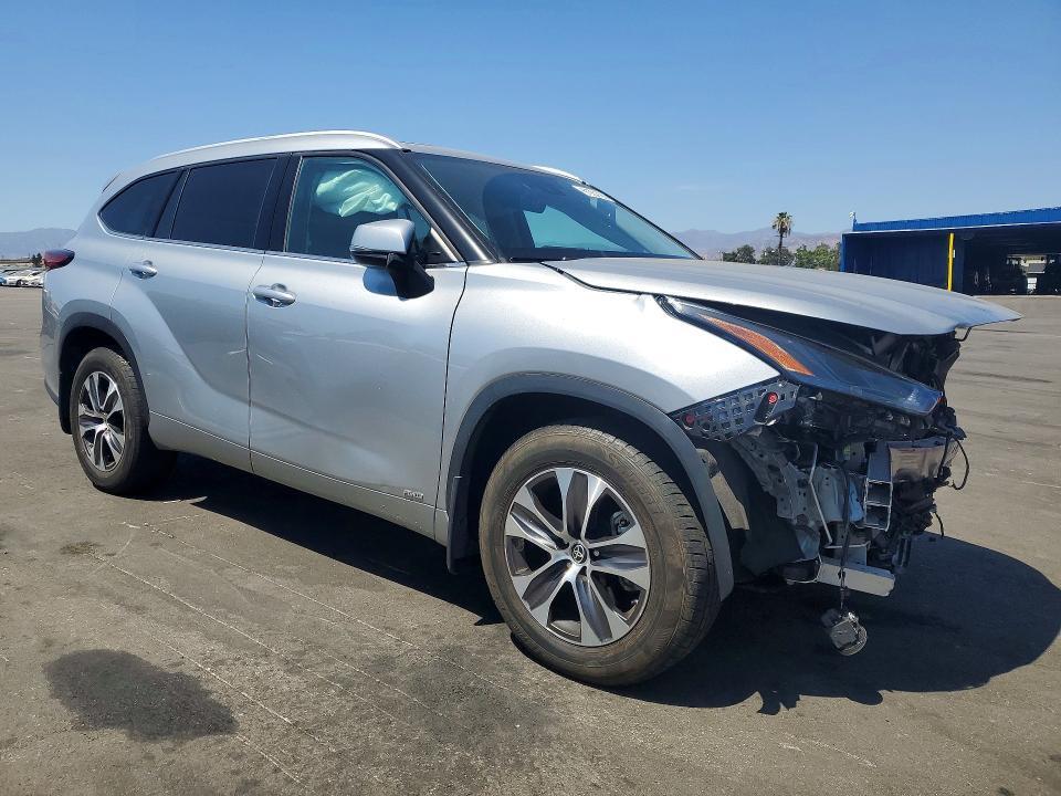 2022 TOYOTA HIGHLANDER HYBRID XLE — Фото 4 из 13