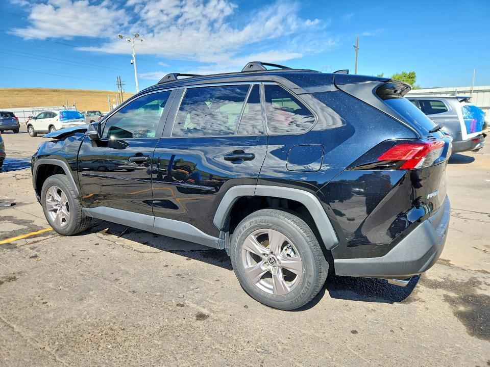 2022 TOYOTA RAV4 XLE — Фото 2 из 13