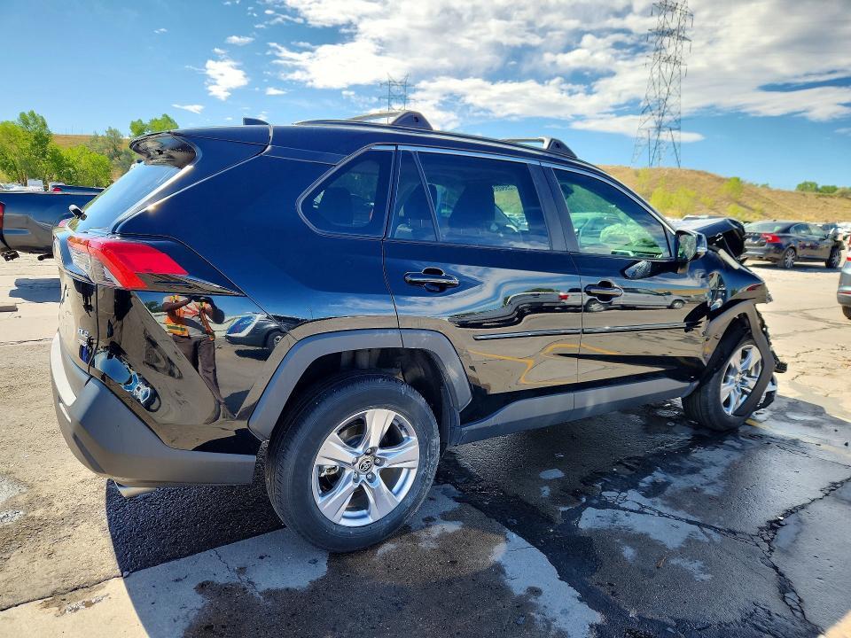2022 TOYOTA RAV4 XLE — Фото 3 из 13