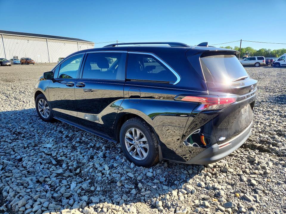 2022 TOYOTA SIENNA LE — Фото 2 из 13