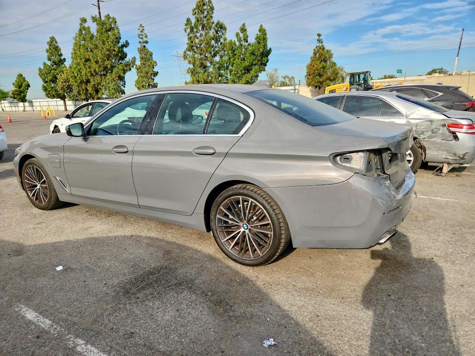 2021 BMW 530E — Фото 2 из 13