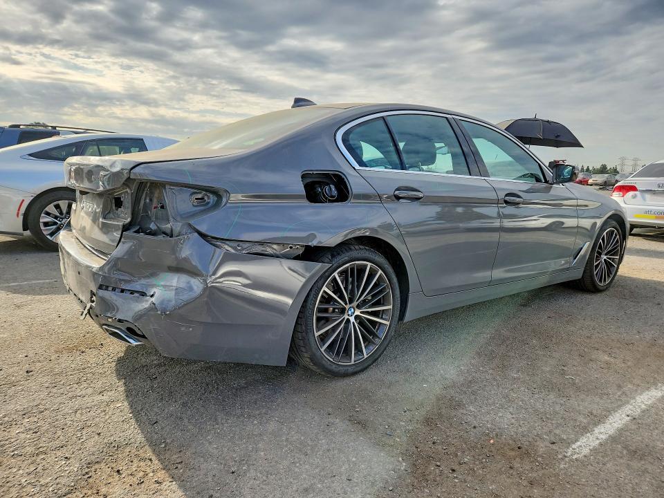 2021 BMW 530E — Фото 3 из 13
