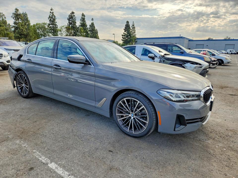 2021 BMW 530E — Фото 4 из 13