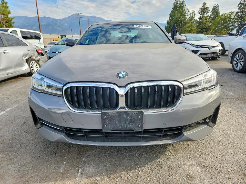2021 BMW 530E — Фото 5 из 13