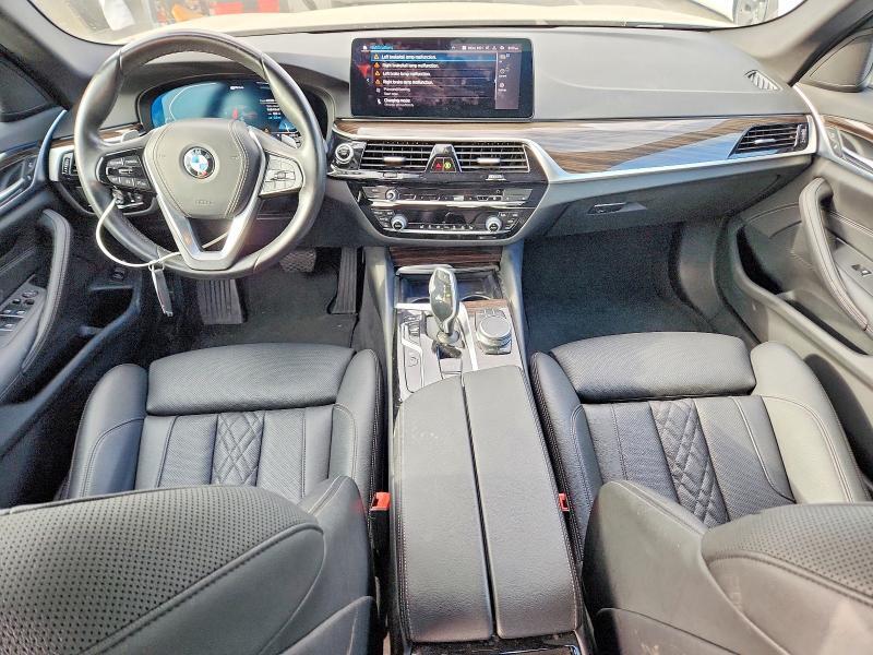 2021 BMW 530E — Фото 8 из 13