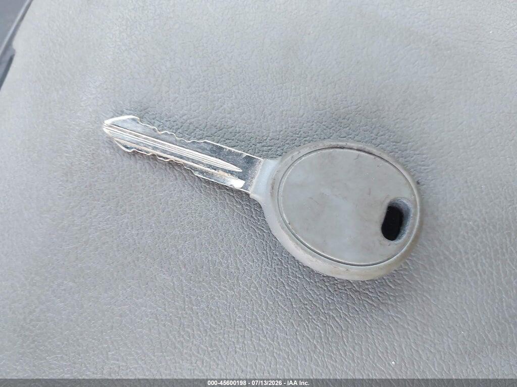 2C3AA43R45H168475 2005 CHRYSLER 300 photo no. 11