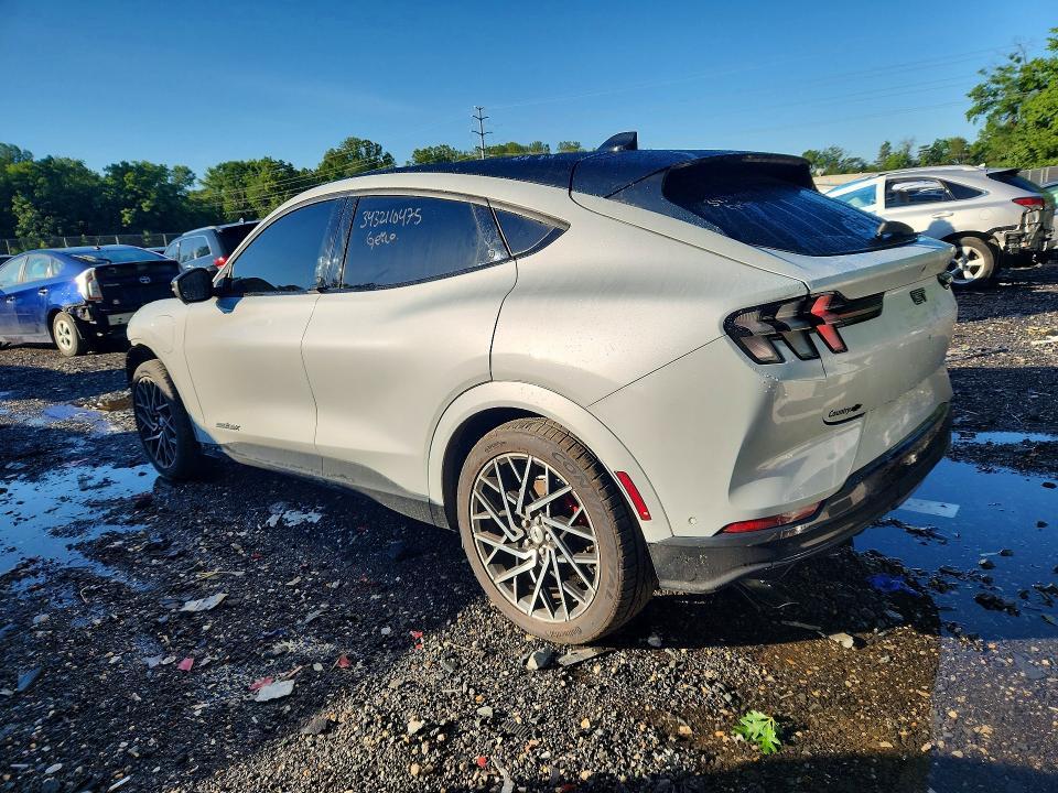 2021 FORD MUSTANG MACH-E GT — Фото 2 из 13