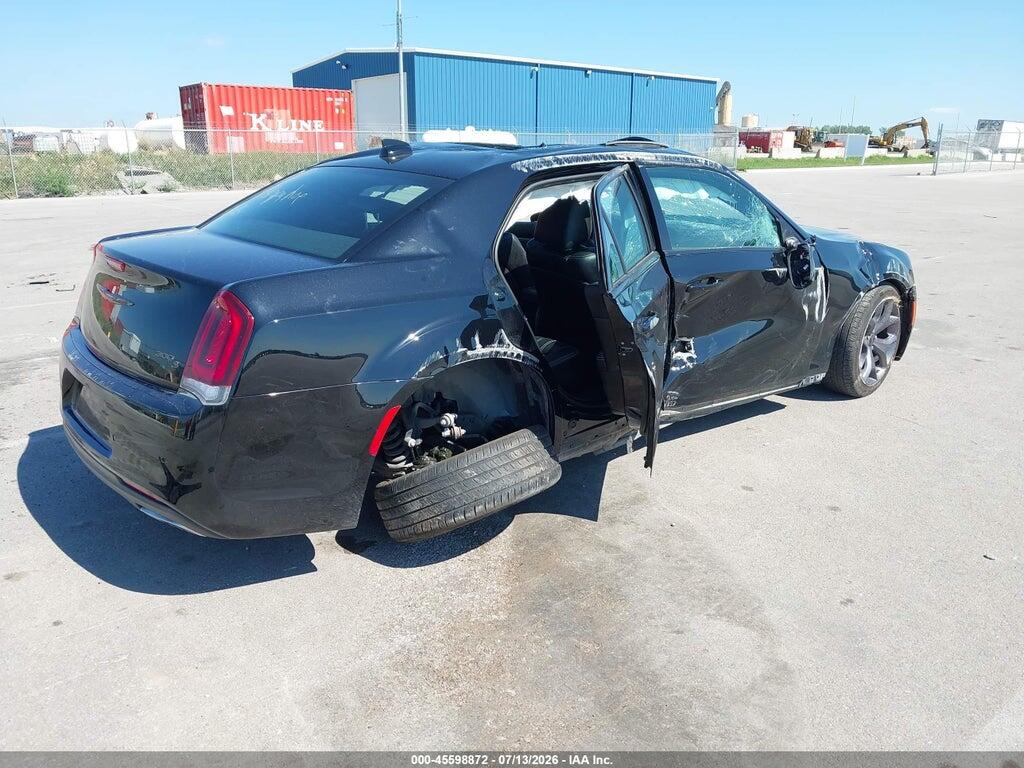 2C3CCABG5PH657858 2023 CHRYSLER 300 photo no. 4