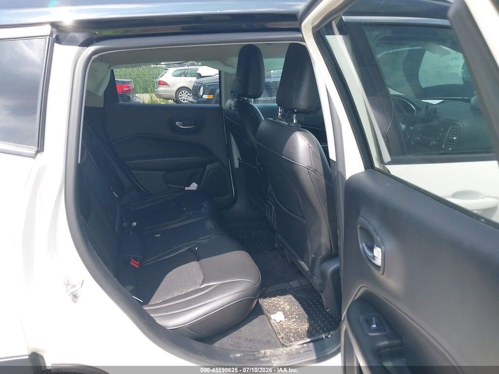 3C4NJDBB8JT326318 2018 JEEP COMPASS photo no. 8