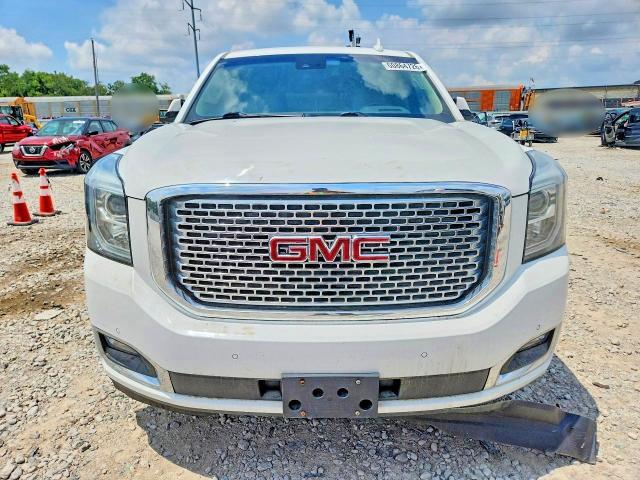 2017 GMC YUKON DENALI — Фото 5 из 13
