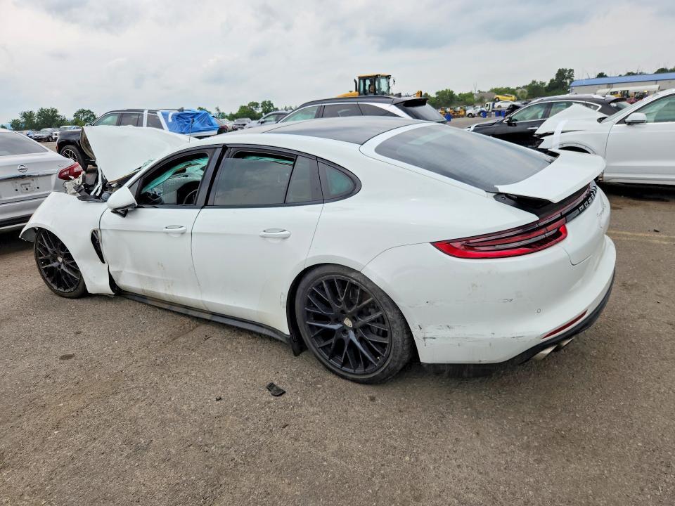 2018 PORSCHE PANAMERA 4S — Фото 2 из 13