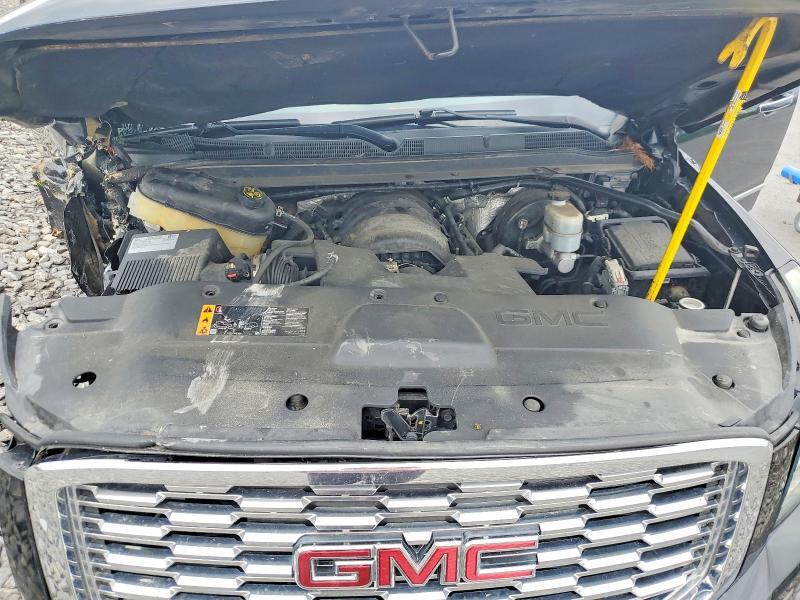 2018 GMC YUKON DENALI — Фото 12 из 14