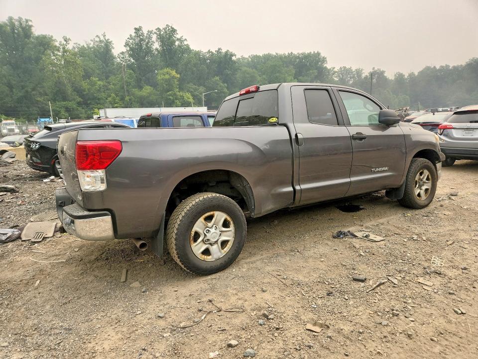 2013 TOYOTA TUNDRA DOUBLE CAB SR5 — Фото 3 из 12