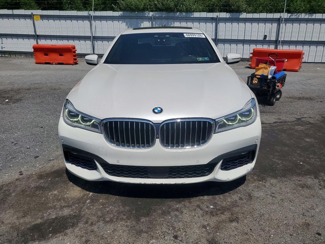 2016 BMW 750 XI — Фото 5 из 12