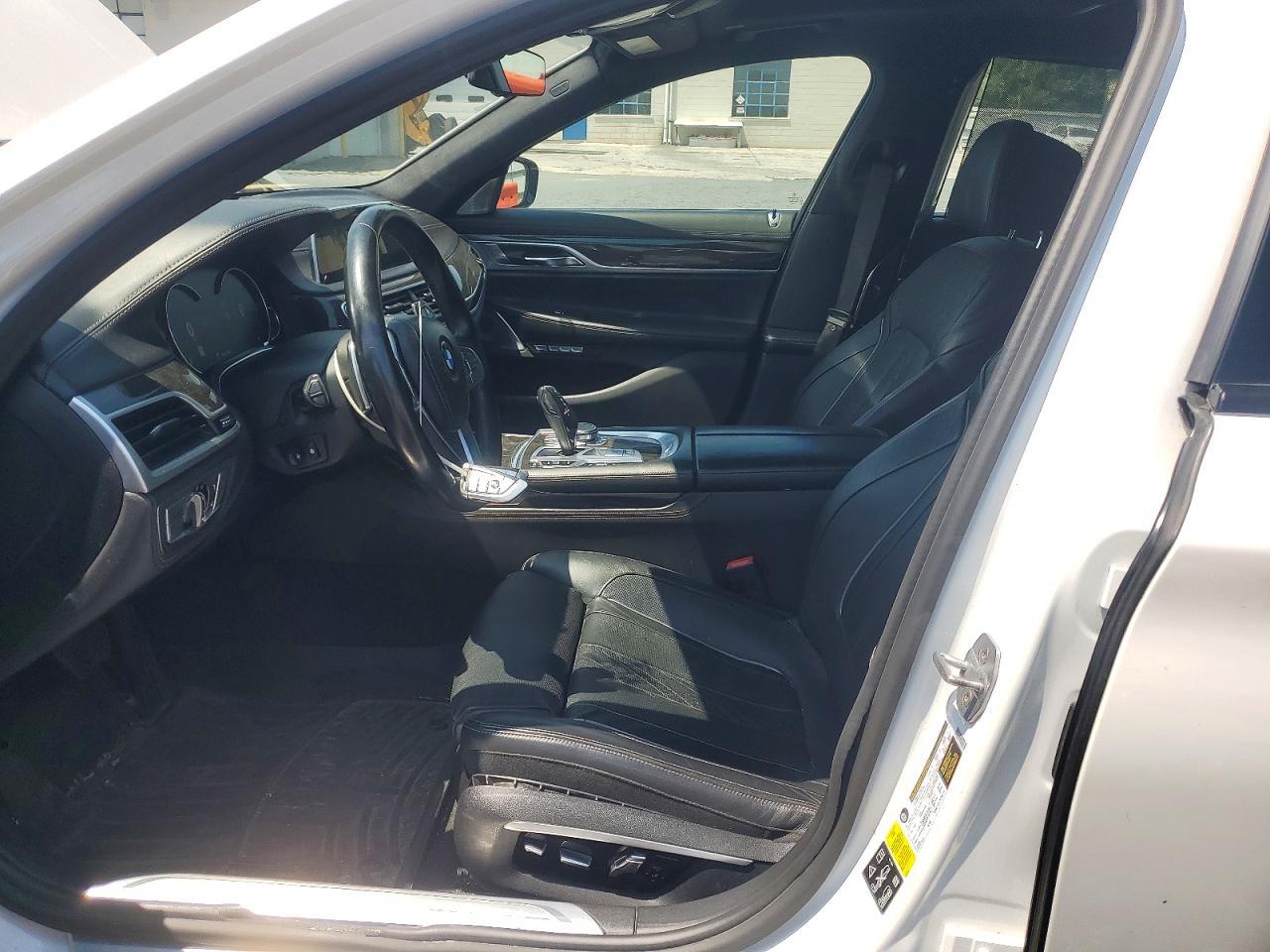 2016 BMW 750 XI — Фото 7 из 12