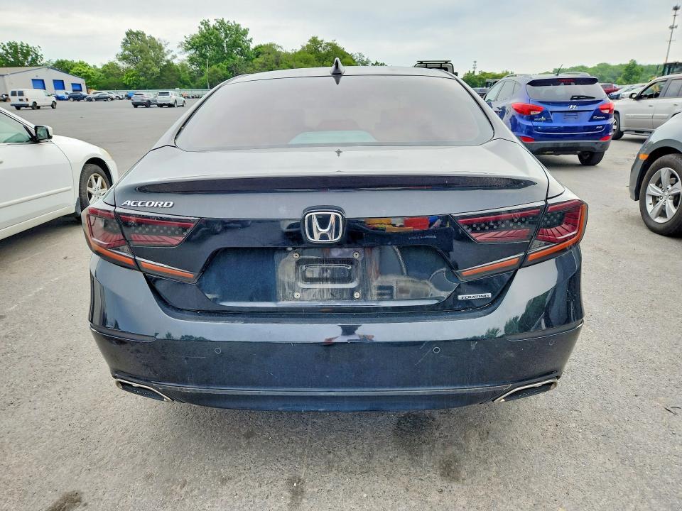 2018 HONDA ACCORD TOURING — Фото 6 из 12