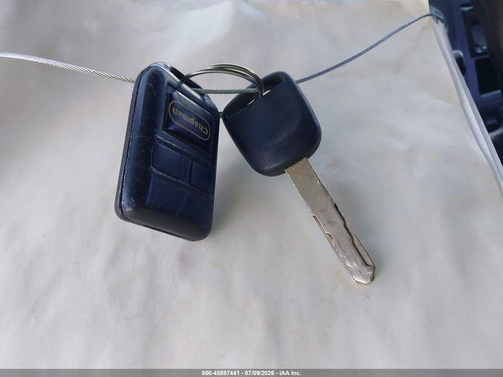 1HGEM22073L052572 2003 HONDA CIVIC photo no. 11