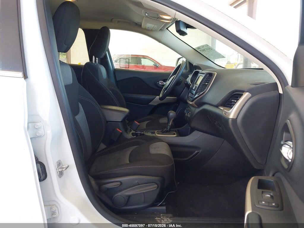 1C4PJLCB2JD563300 2018 JEEP CHEROKEE photo no. 5