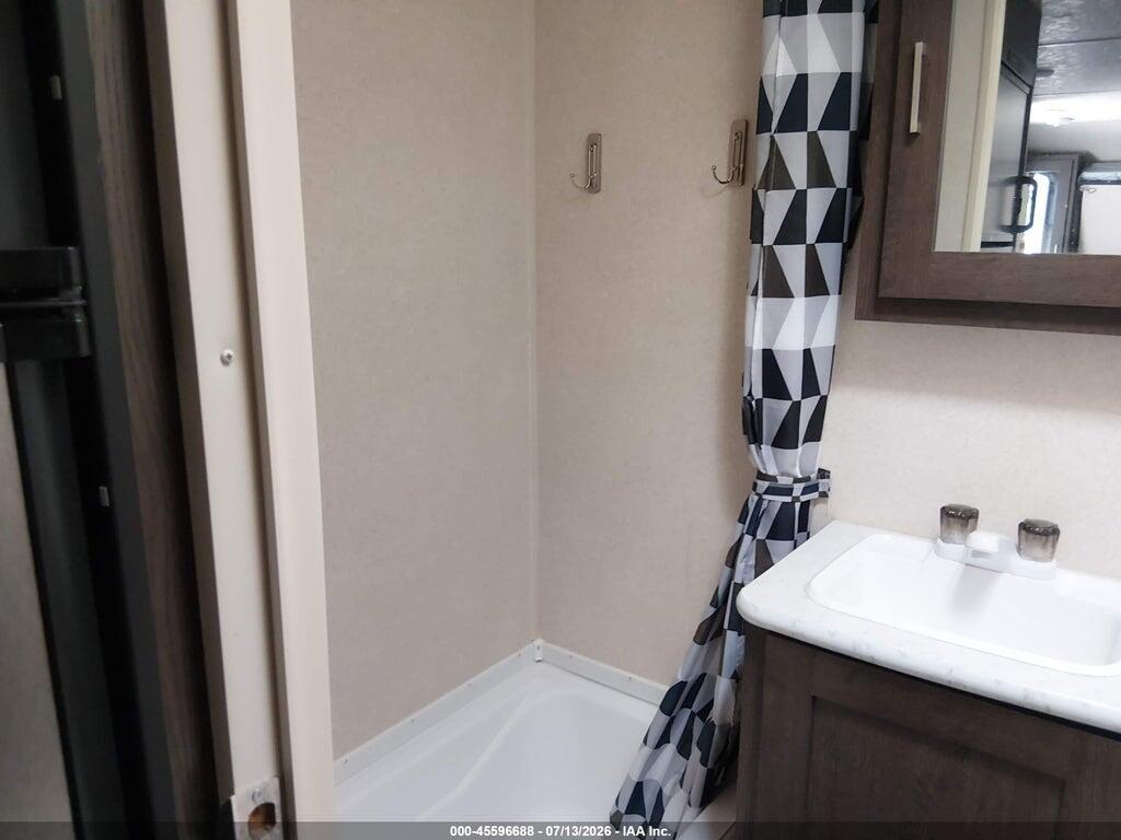 4X4TWDV26J7359014 2018 FOREST RIVER WILDWOOD X-LITE 201BHXL TRAVEL TRAILER photo no. 10