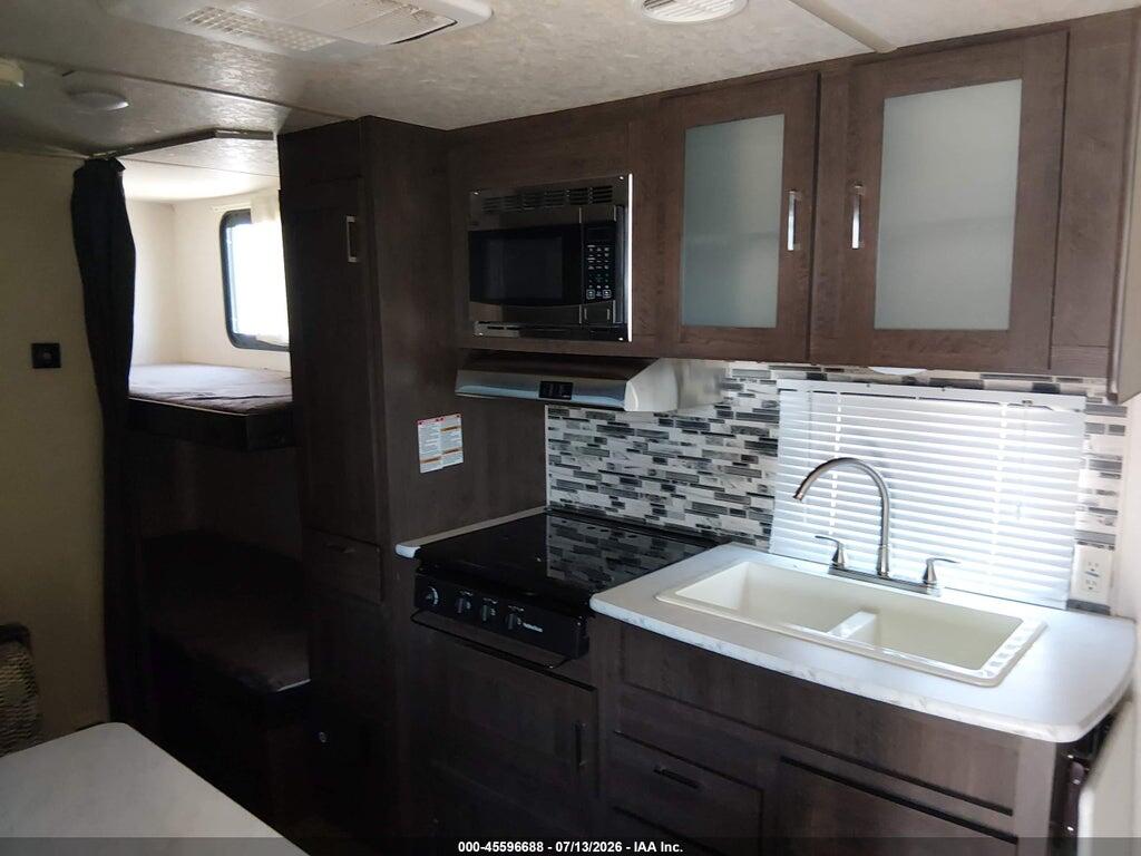 4X4TWDV26J7359014 2018 FOREST RIVER WILDWOOD X-LITE 201BHXL TRAVEL TRAILER photo no. 12