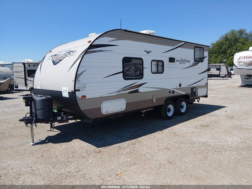 4X4TWDV26J7359014 2018 FOREST RIVER WILDWOOD X-LITE 201BHXL TRAVEL TRAILER photo no. 2