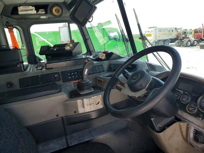 2019 PETERBILT 520 REFUSE TRUCK — Фото 8 из 12