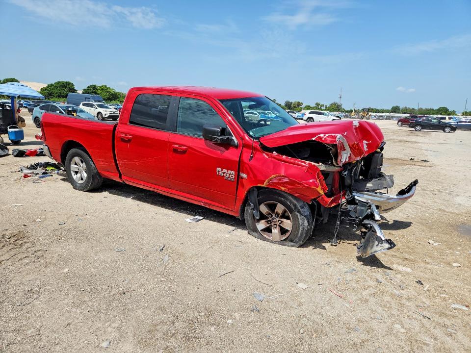 2019 RAM 1500 CLASSIC SLT — Фото 4 из 13