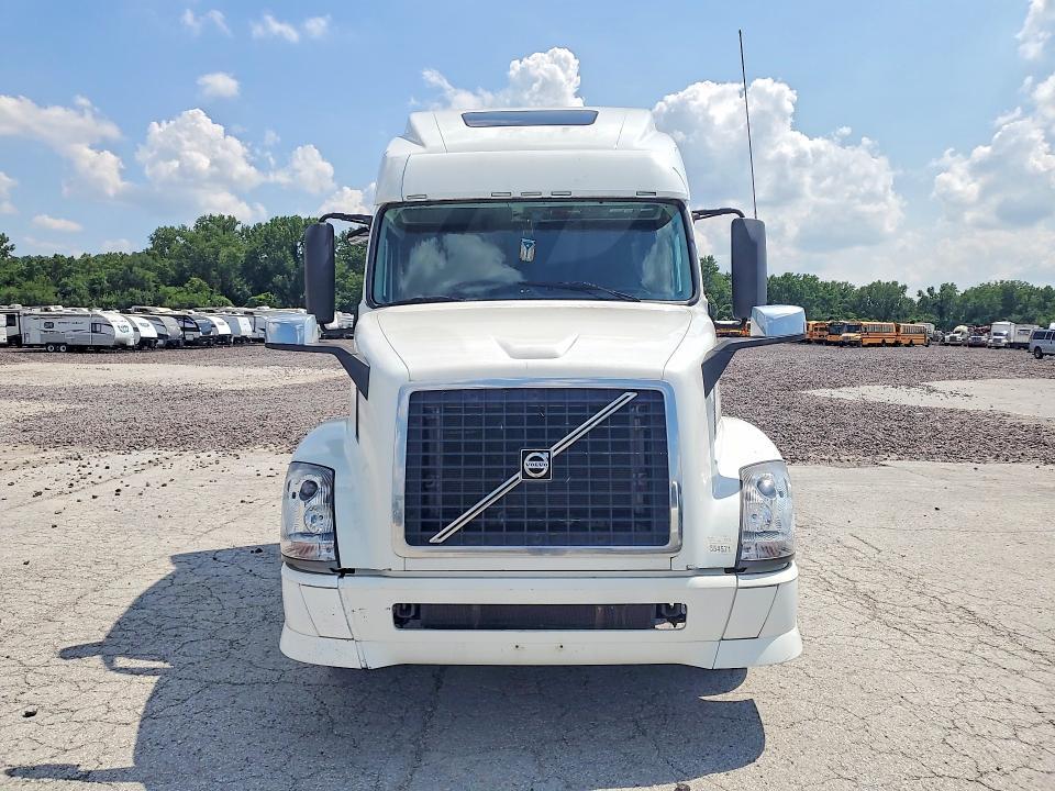 2013 VOLVO VNL SEMI TRUCK — Фото 5 из 13