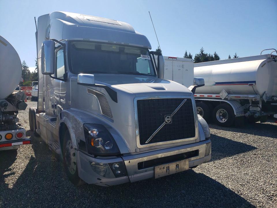 2017 VOLVO VN VNL — Фото 4 из 14