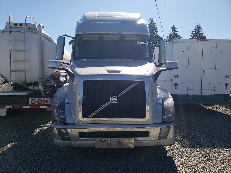 2017 VOLVO VN VNL — Фото 5 из 14