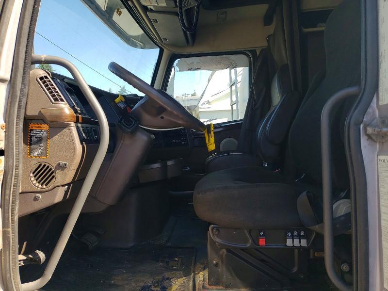 2017 VOLVO VN VNL — Фото 7 из 14