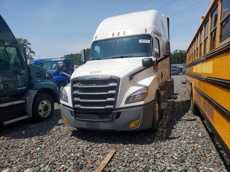 2018 FREIGHTLINER CASCADIA 126 SEMI TRUCK — Фото 2 из 10