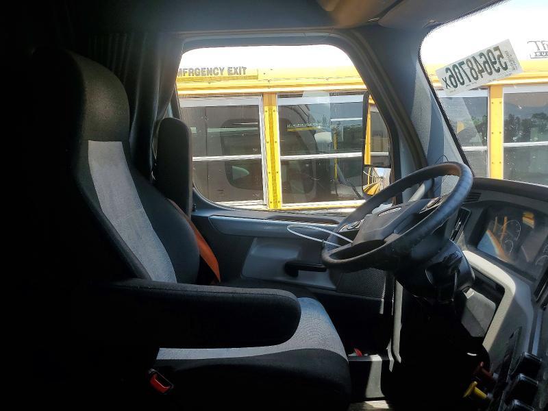2018 FREIGHTLINER CASCADIA 126 SEMI TRUCK — Фото 5 из 10