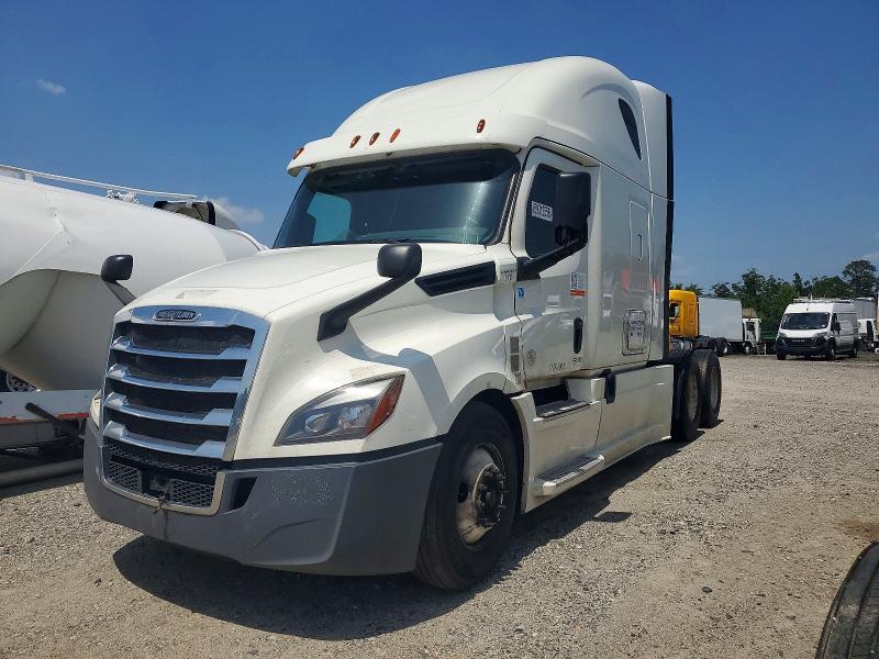 2018 FREIGHTLINER CASCADIA 126 SEMI TRUCK — Фото 2 из 10