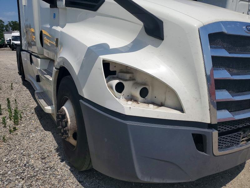 2018 FREIGHTLINER CASCADIA 126 SEMI TRUCK — Фото 9 из 10