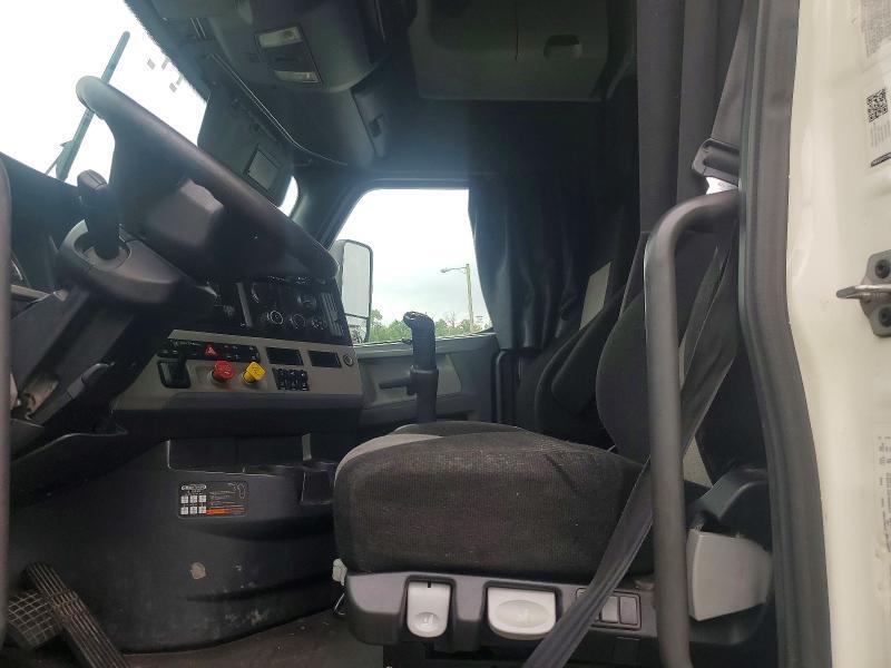 2019 FREIGHTLINER CASCADIA 126 SEMI TRUCK — Фото 7 из 14