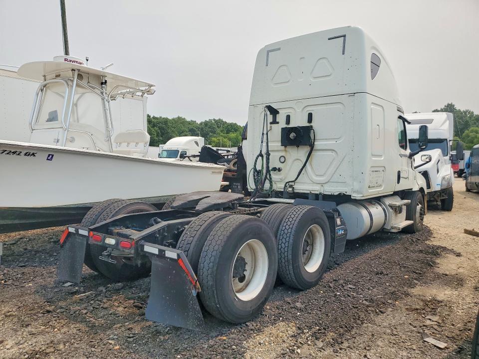 2019 FREIGHTLINER CASCADIA 126 SEMI TRUCK — Фото 3 из 14