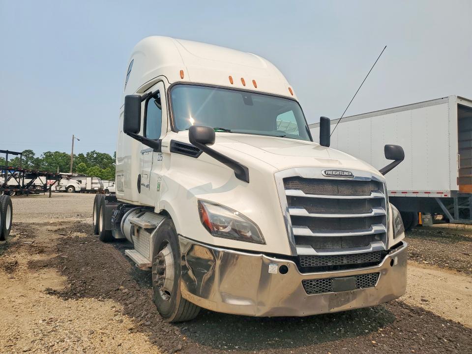 2019 FREIGHTLINER CASCADIA 126 SEMI TRUCK — Фото 4 из 14